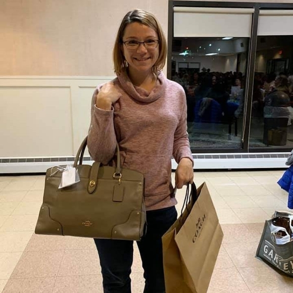 Hi, I'm Laurel 🪷 - Picture 4 of 5